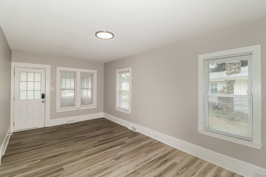 Building Photo - 521 Dale Ave