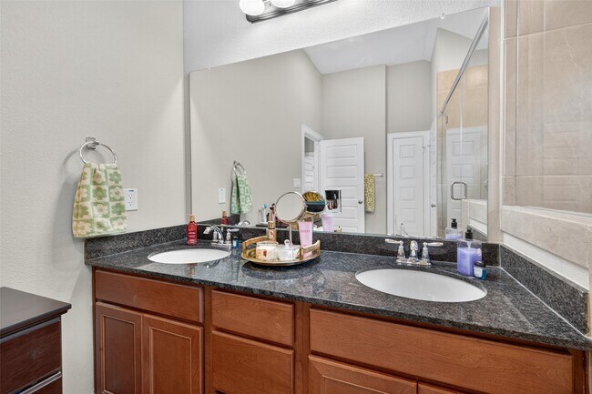 Building Photo - 11911 Briarwood Hill Way