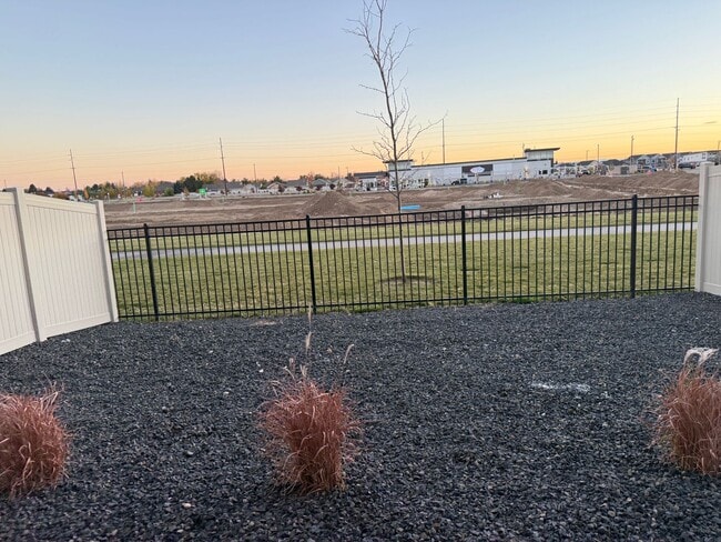 Building Photo - Modern Townhouse for Rent in Desirable Star - 3 Bedroom and 2.5 Bathroom