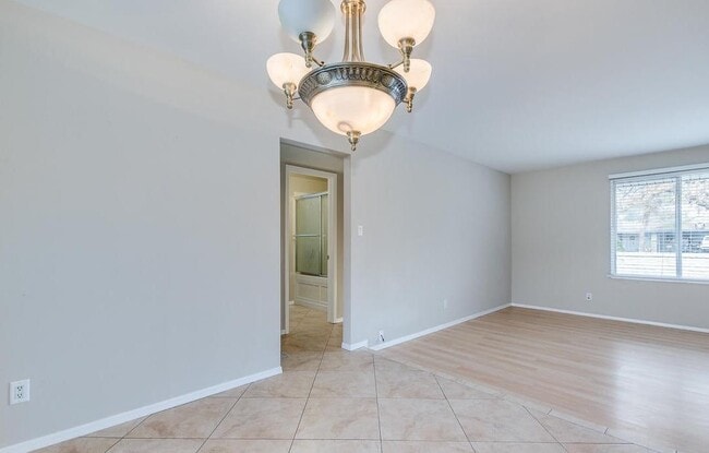 Building Photo - 2439 E Del Rio Dr