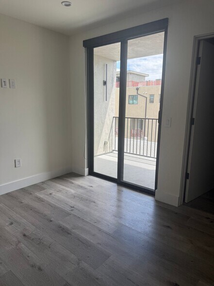 Building Photo - 5923 Laurel Canyon Blvd