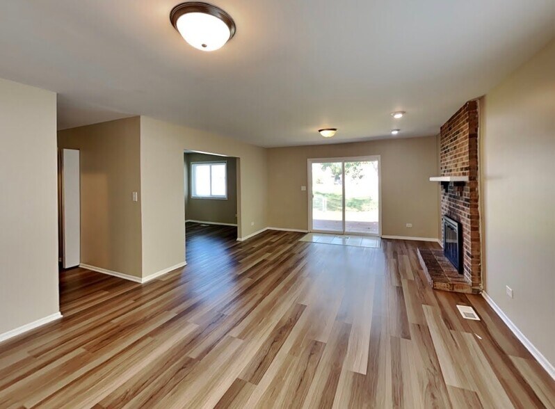 Building Photo - 6793 Redwing Dr