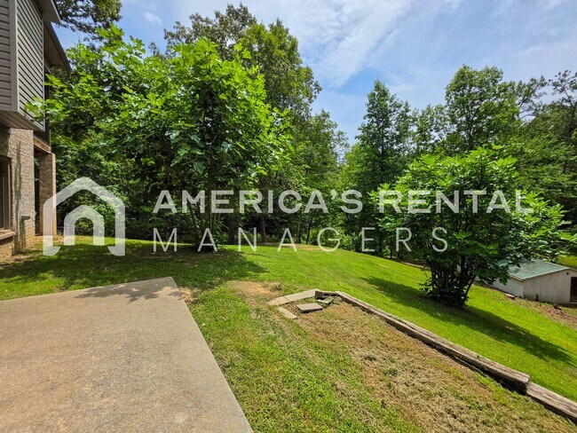 Building Photo - Private Estate Living on Over 3 Acres! Available to view NOW!