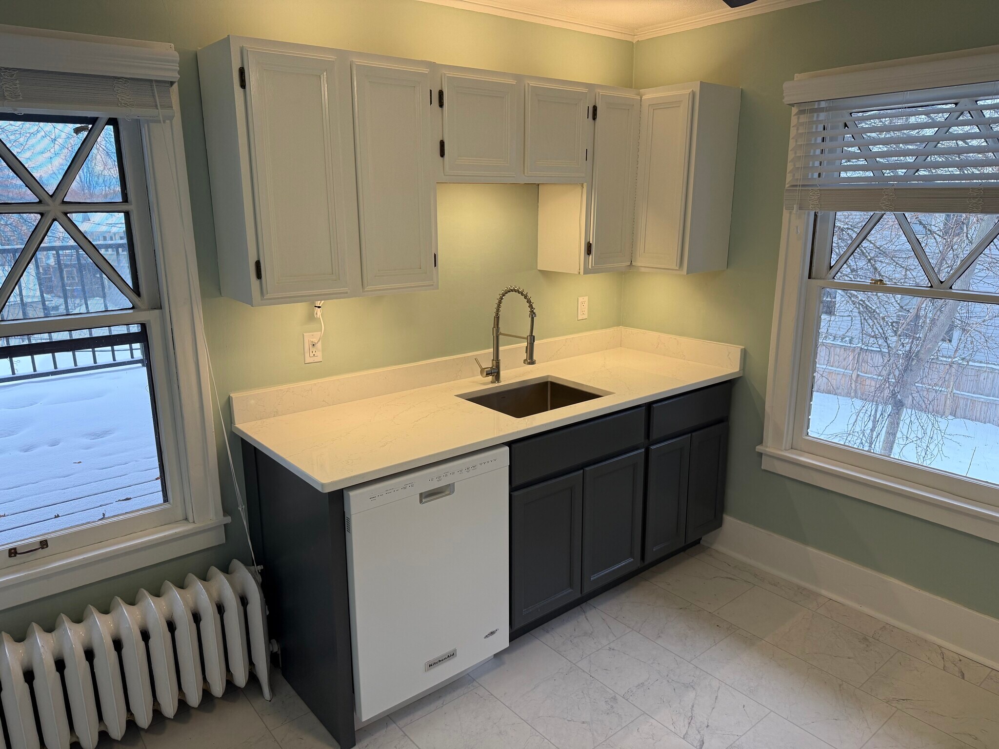 Building Photo - 1160 Monroe Ave