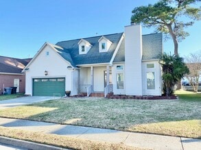 Building Photo - 6 Pine Lake Ct