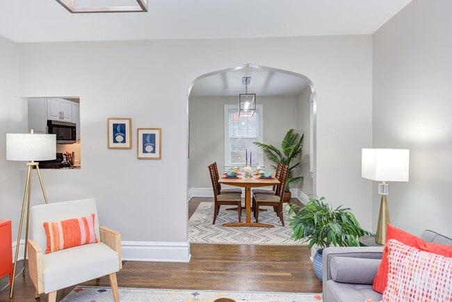 Building Photo - Available Now - Adorable and Spacious! 2 B...
