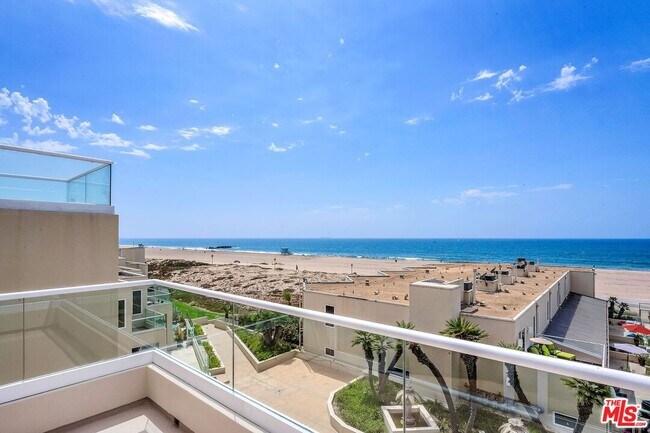 Building Photo - 7301 Vista Del Mar