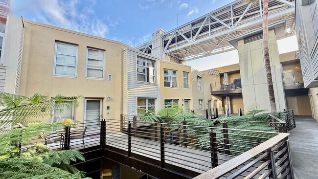 Building Photo - 12 Month Lease Term: Furnished 1BR Loft-style w/Den condo a block from The Embarcadero, Includes ...