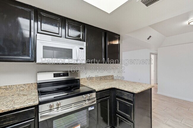 Building Photo - 839 S Westwood
