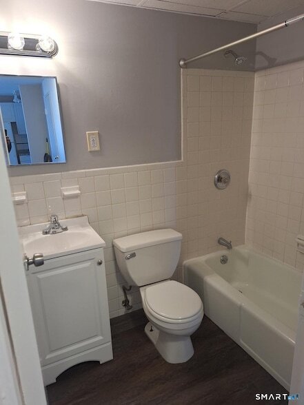 Building Photo - 217 Hollister Ave