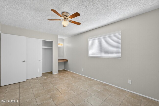 Building Photo - 860 E Brown Rd