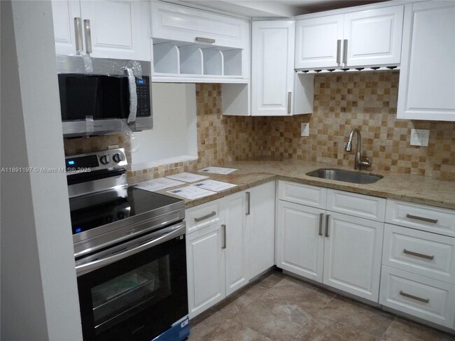 Building Photo - 14601 N Kendall Dr