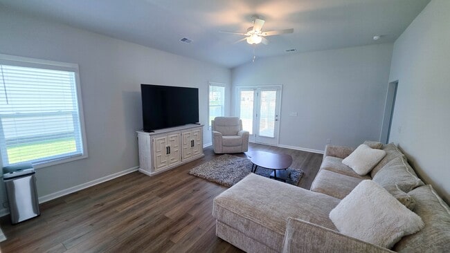 Building Photo - 427 McGarry Dr