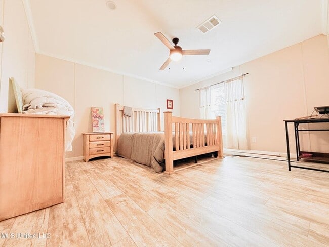 Building Photo - Spacious 5-Bedroom Home on Half an Acre
