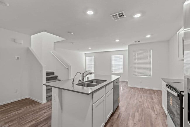 Building Photo - 4919 Olive Mesa Ave