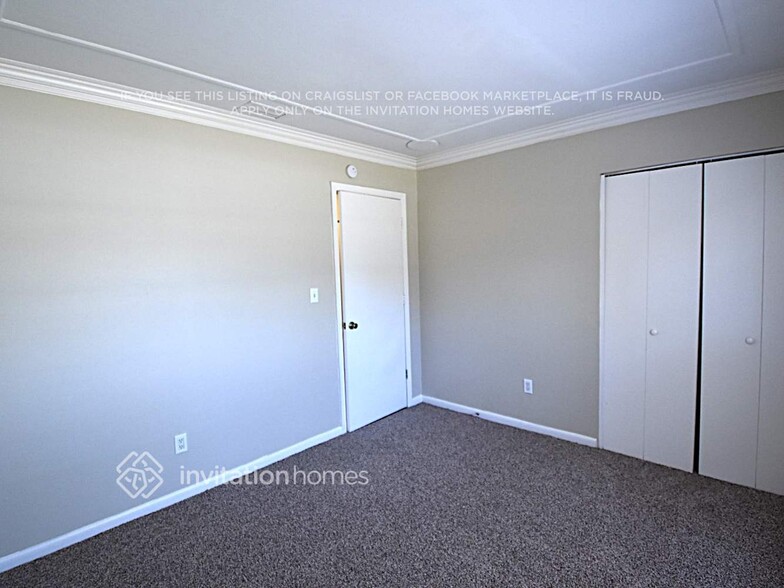 Building Photo - 504 Hillside Ct