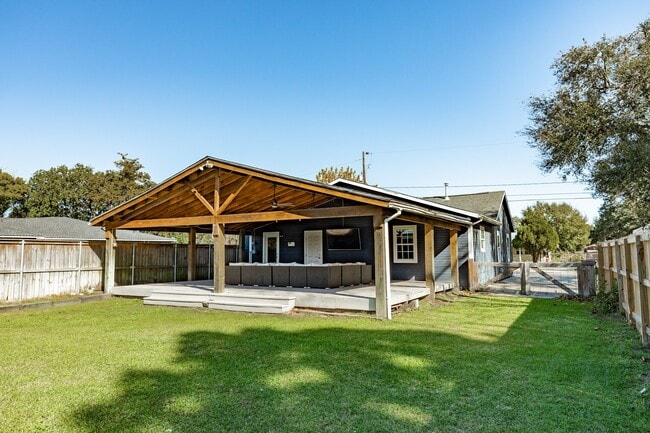 Building Photo - 1614 Avenue F