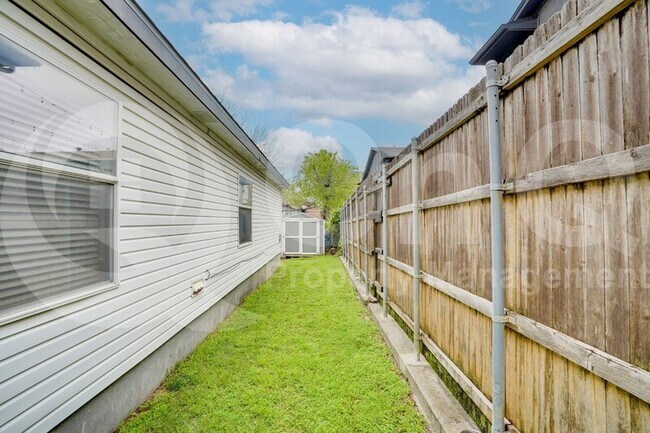 Building Photo - 5712 Hudson St