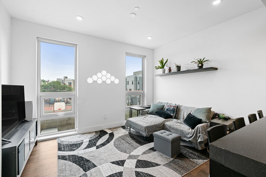 Building Photo - 1501 N 31st St