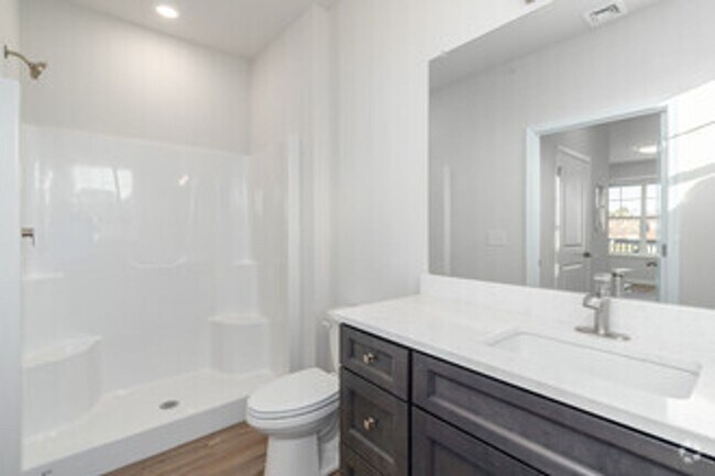 Building Photo - First Floor Luxury Flat