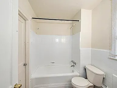 Building Photo - 5743 N Park Ave