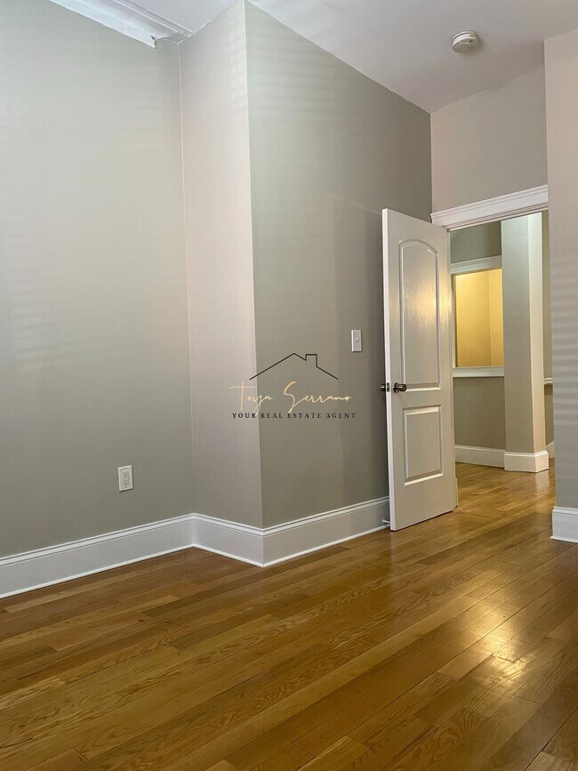 Building Photo - 26 Pembroke St