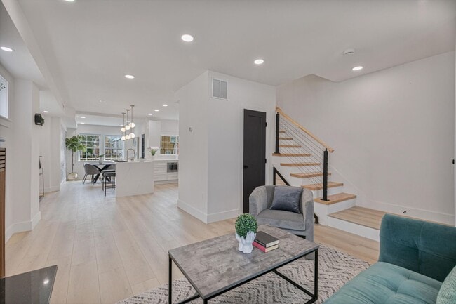 Building Photo - Spacious Fully Renovated Tudor Duplex w/ 3...