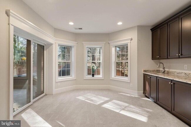 Building Photo - 1604 Colonial Ln