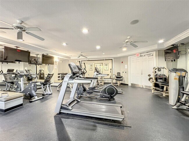 Building Photo - Beautiful 2 bedroom/2 bath condo with a ba...