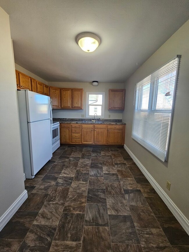 Building Photo - 3 BEDROOM | 1 BATH | SINGLE-LEVEL HOME | SOUTH