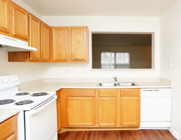 Primary Photo - Crescent Pointe Townhomes