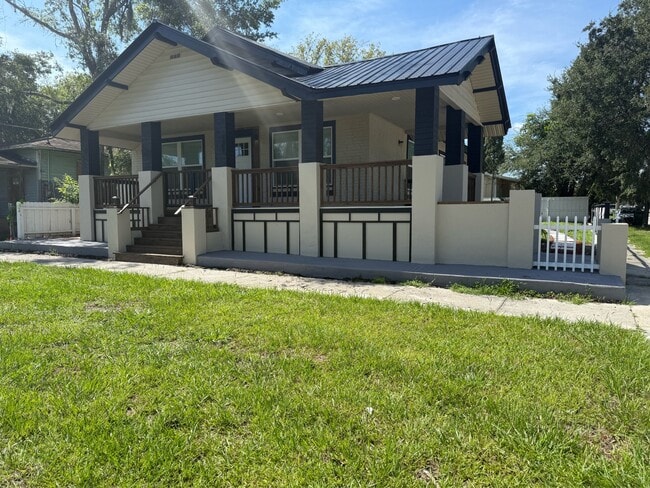 Building Photo - 823 Madison St