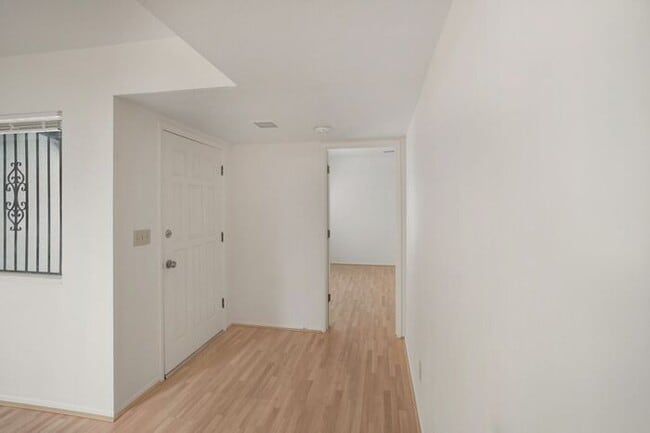 Building Photo - Pending/Rented – Pet-Friendly 2 Bedroom Ho...
