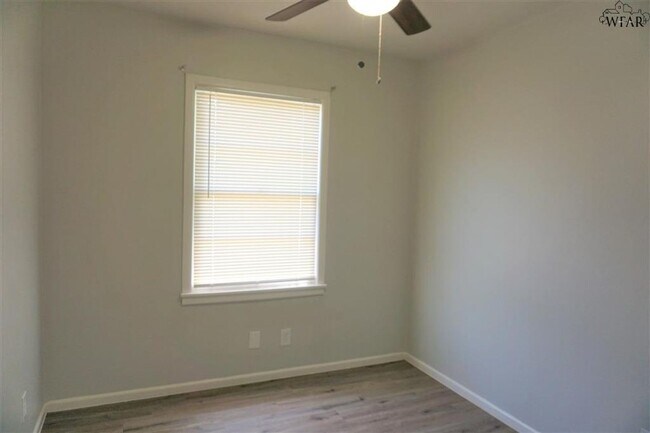 Building Photo - 3 Bedroom Iowa Park Home