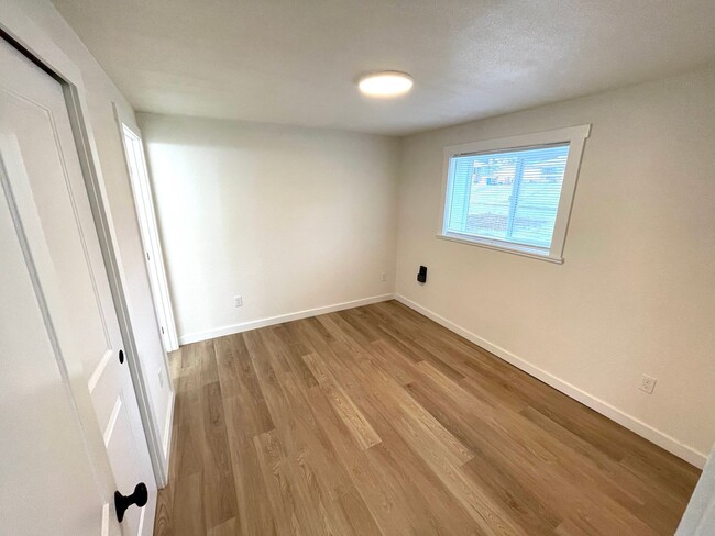 Building Photo - Beautifully renovated 3-bedroom home on a ...