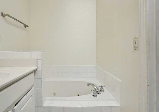 Building Photo - 689 Bonaventure Ave NE