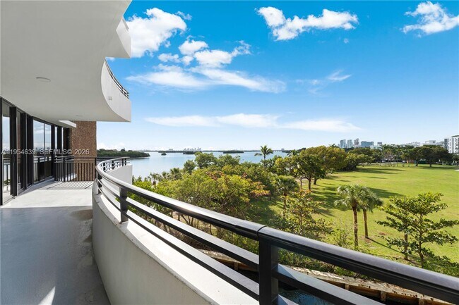 Building Photo - 720 NE 69th St