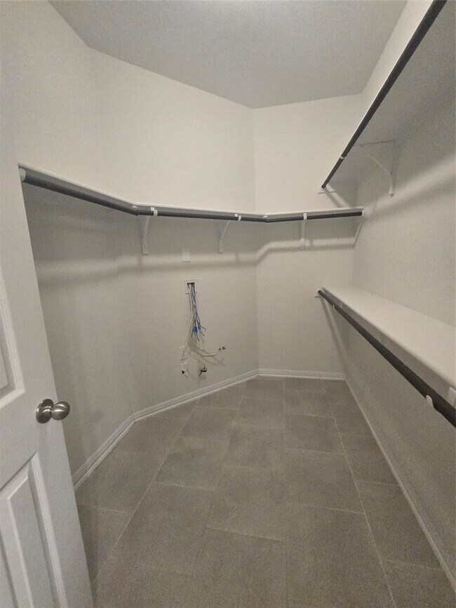 Building Photo - 520 Falkland Trace