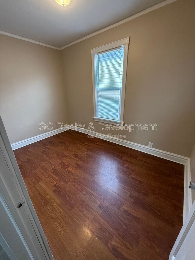 Building Photo - 8637 S Essex Ave