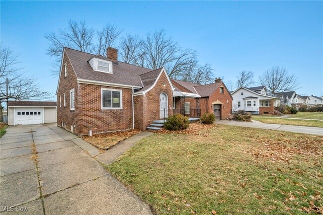 Building Photo - 766 E 232nd St