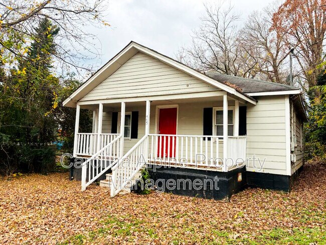 Building Photo - 405 S Oak St