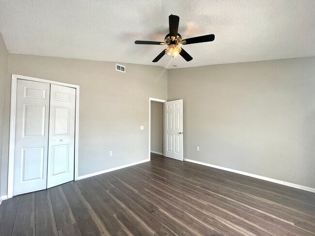 Building Photo - Charming 3-bed, 2-bath in Convenient Location