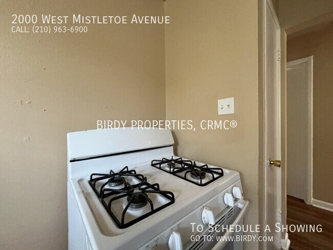 Building Photo - 2000 W Mistletoe Ave