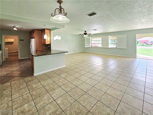 Building Photo - 211 S Lake Dr