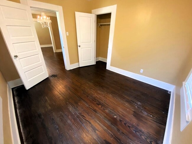 Building Photo - Adorable 2 bedroom house for rent in Downtown LC