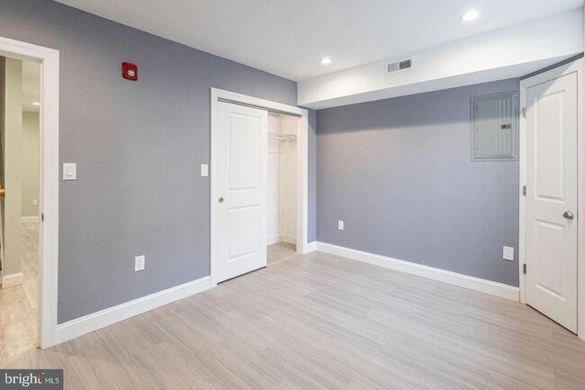 Building Photo - 3030 W Girard Ave