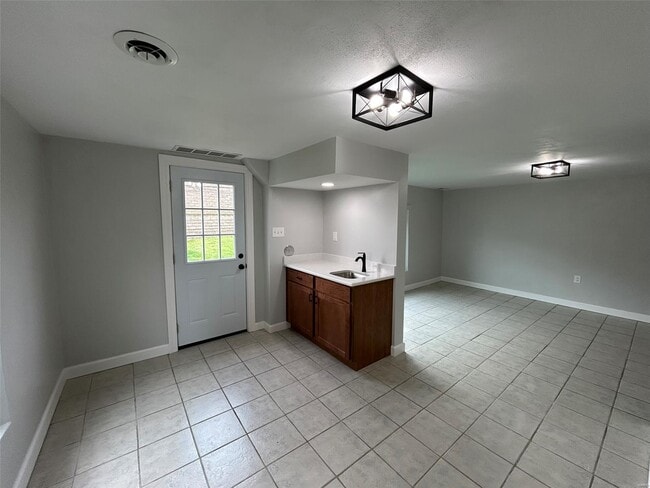 Building Photo - 10939 Brookings Dr