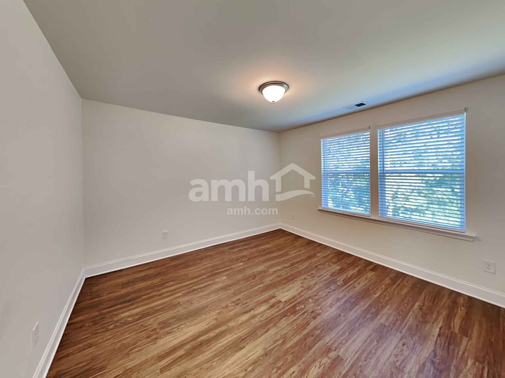 Building Photo - 513 Slew Dr