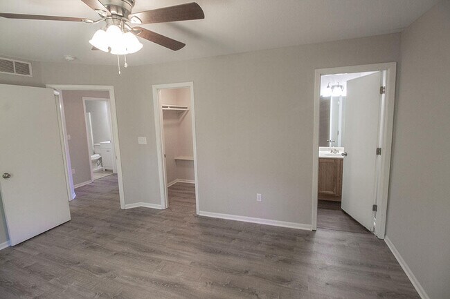Building Photo - 1425 Greensboro Dr