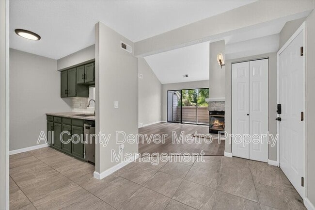 Building Photo - 3600 S Pierce St
